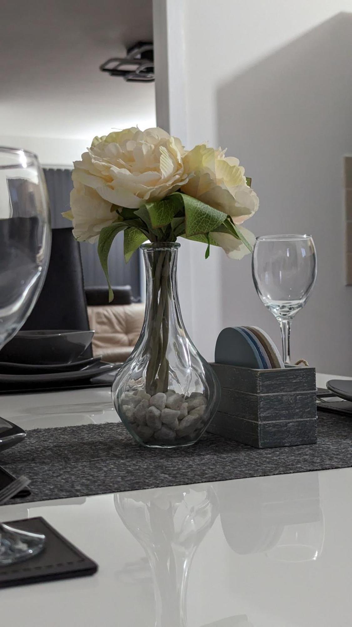 Clariturf - 4 Bedroom Semi - Private Parking Near Turf Moor, Town Centre, Transport And Motorway Links Next To Canal, 3 Parks And Lake - Sky And Netflix Burnley Bagian luar foto